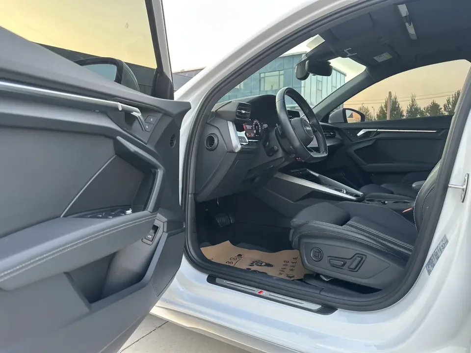 Audi A3 Sportback 35 TFSI stylish and sporty 2023 — миниатюра 4