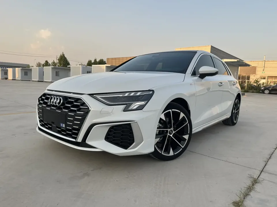 Audi A3 Sportback 35 TFSI stylish and sporty 2023 — фото 1, купить с доставкой в Москву