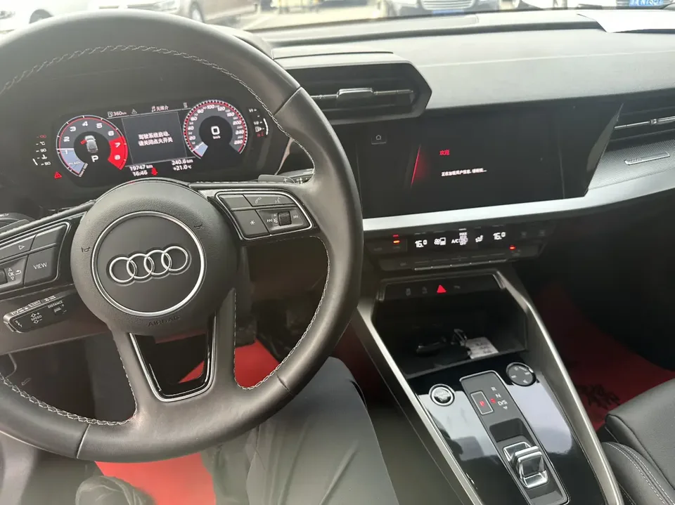 Audi A3 Sportback 35 TFSI stylish and sporty 2023 — миниатюра 3