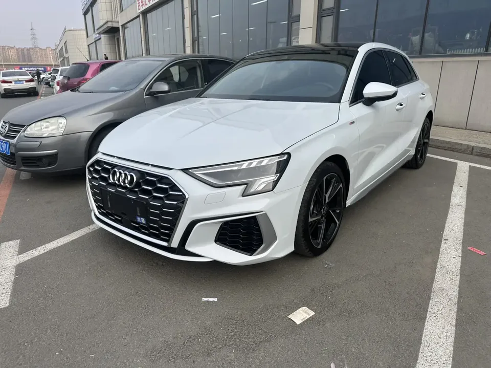 Audi A3 Sportback 35 TFSI stylish and sporty 2023 — фото 1, купить с доставкой в Москву