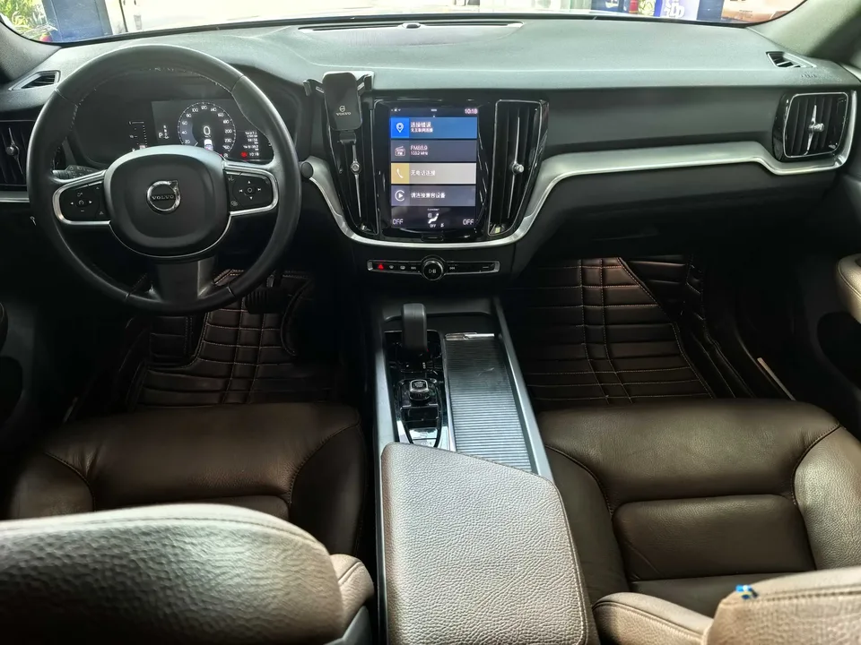 Volvo S60 Volvo S60 2022 B4 Zhiyi Luxury Edition 2022 — миниатюра 3