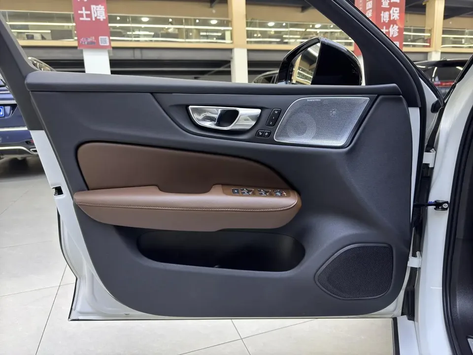 Volvo S60 Volvo S60 2023 B4 Zhiyuan Luxury Edition 2022 — миниатюра 4