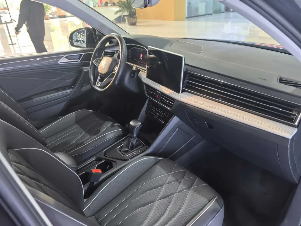 Volkswagen Tiguan L Tiguan L 2022 330TSI Automatic 2WD R-Line Enjoy Edition 2022 — миниатюра 4