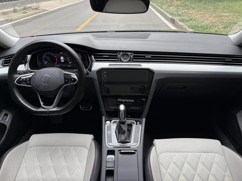 Volkswagen Magotan Magotan 2023 2 million commemorative edition 330TSI DSG luxury model 2023 — миниатюра 3