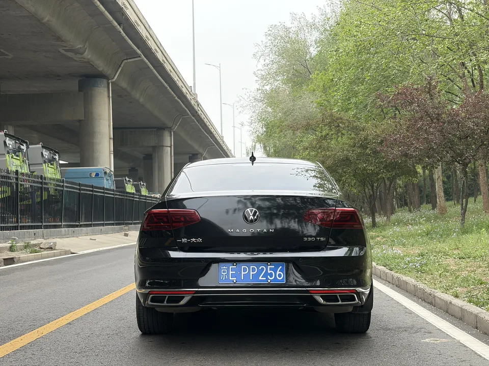 Volkswagen Magotan Magotan 2023 2 million commemorative edition 330TSI DSG luxury model 2023 — миниатюра 5