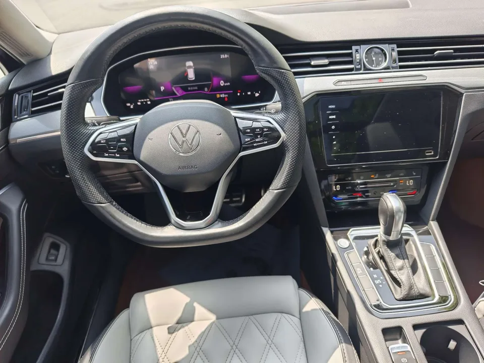 Volkswagen Magotan Magotan 2023 2 million commemorative edition 330TSI DSG leading model 2022 — миниатюра 3