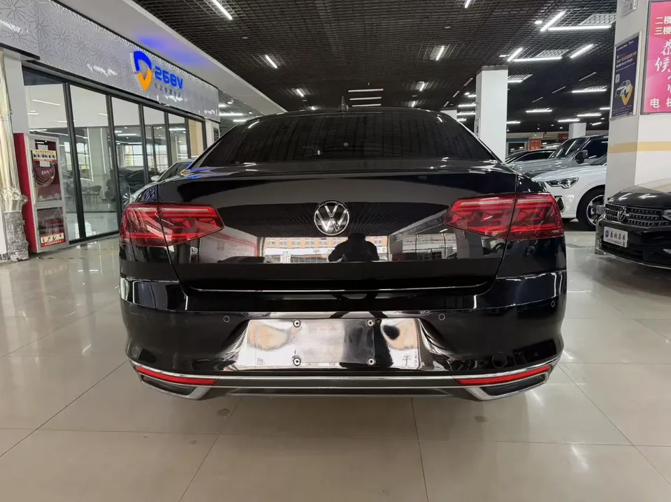 Volkswagen Magotan 330TSI DSG 30th Anniversary Edition 2023 — миниатюра 2