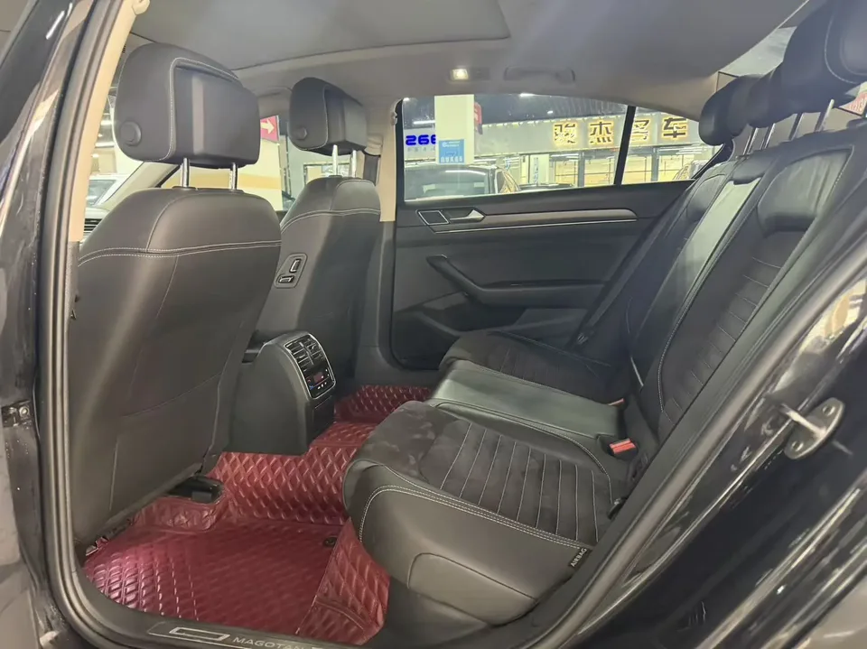 Volkswagen Magotan 330TSI DSG 30th Anniversary Edition 2023 — миниатюра 3