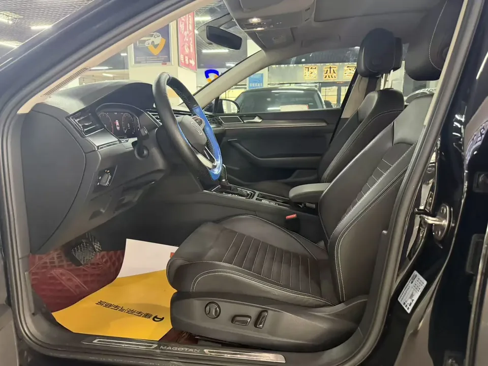 Volkswagen Magotan 330TSI DSG 30th Anniversary Edition 2023 — миниатюра 5