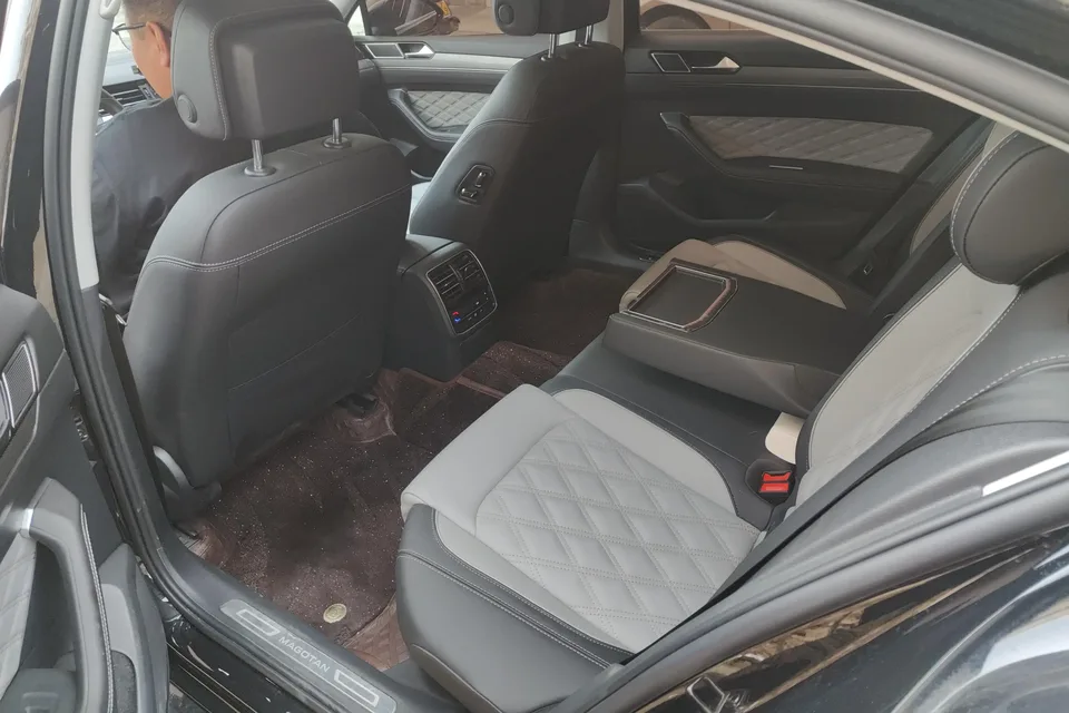 Volkswagen Magotan Magotan 2023 2 million commemorative edition 330TSI DSG leading model 2023 — миниатюра 4