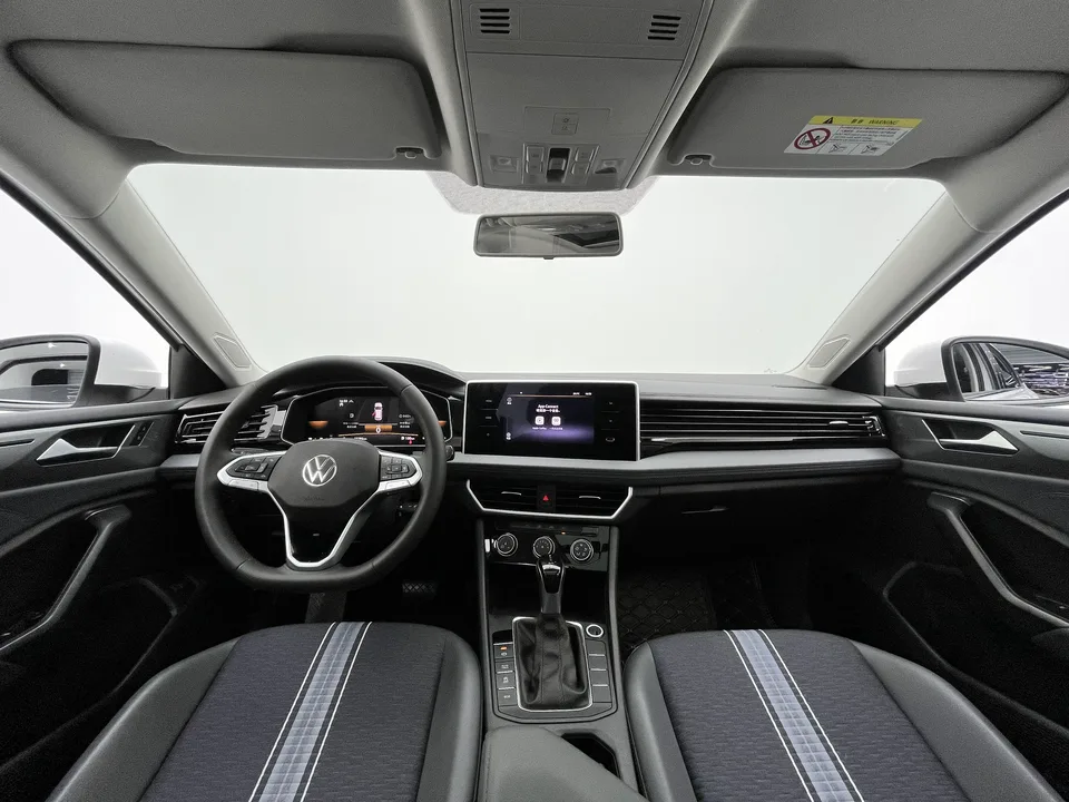 Volkswagen Sagitar Sagitar 300TSI DSG Flying Edition 2024 — миниатюра 2