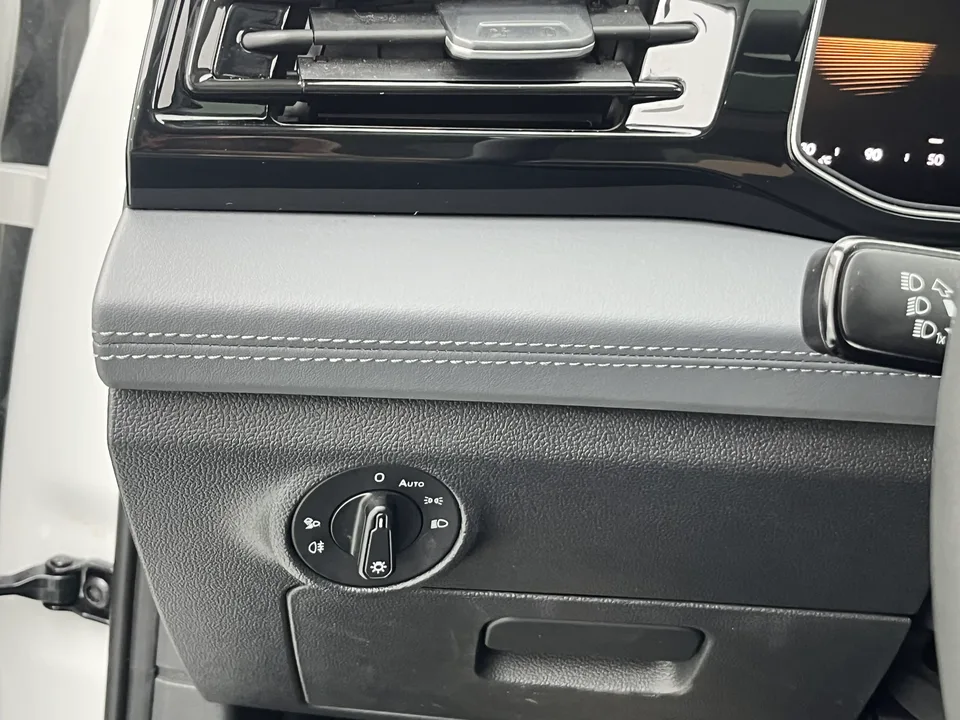 Volkswagen Sagitar Sagitar 300TSI DSG Flying Edition 2024 — миниатюра 3