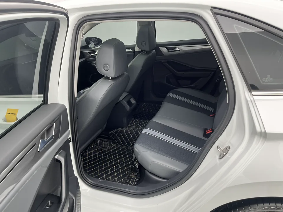 Volkswagen Sagitar Sagitar 300TSI DSG Flying Edition 2024 — миниатюра 4