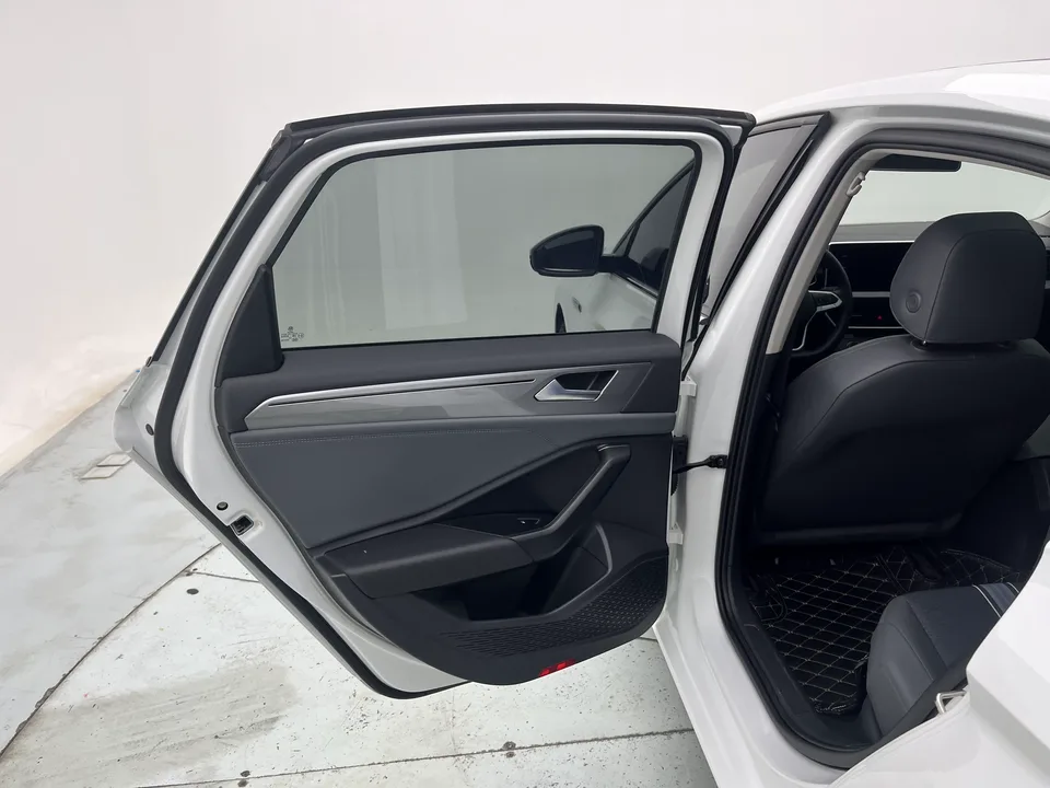 Volkswagen Sagitar Sagitar 300TSI DSG Flying Edition 2024 — миниатюра 5