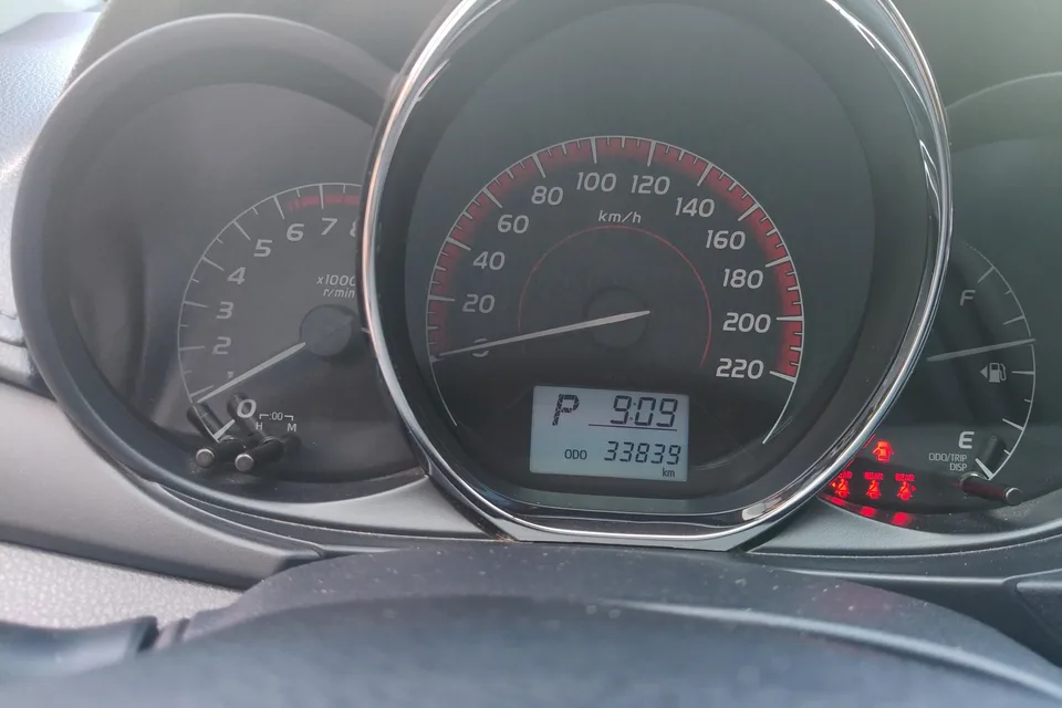 Toyota Vios FS 1.5L CVT 20th Anniversary Edition 2023 — миниатюра 3