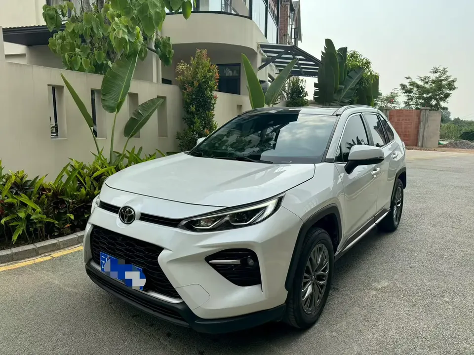 Toyota Willanda 2.0L two-wheel drive leading version 2023 — фото 1, купить с доставкой в Москву