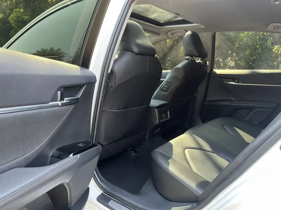 Toyota Camry 2.0G Deluxe Edition 2023 — миниатюра 4