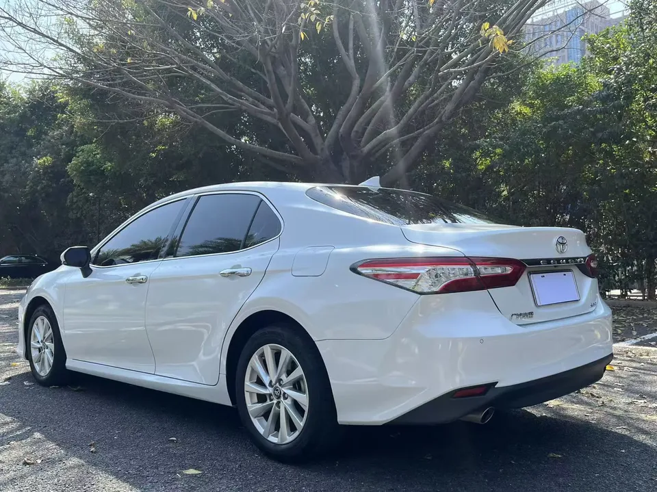 Toyota Camry 2.0G Deluxe Edition 2023 — миниатюра 5