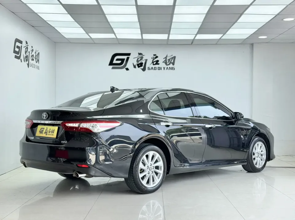 Toyota Camry 2.0G Deluxe Edition 2023 — миниатюра 2