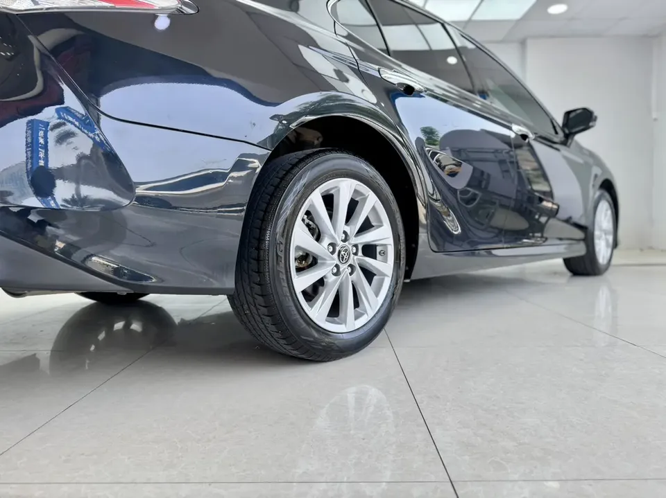 Toyota Camry 2.0G Deluxe Edition 2023 — миниатюра 3