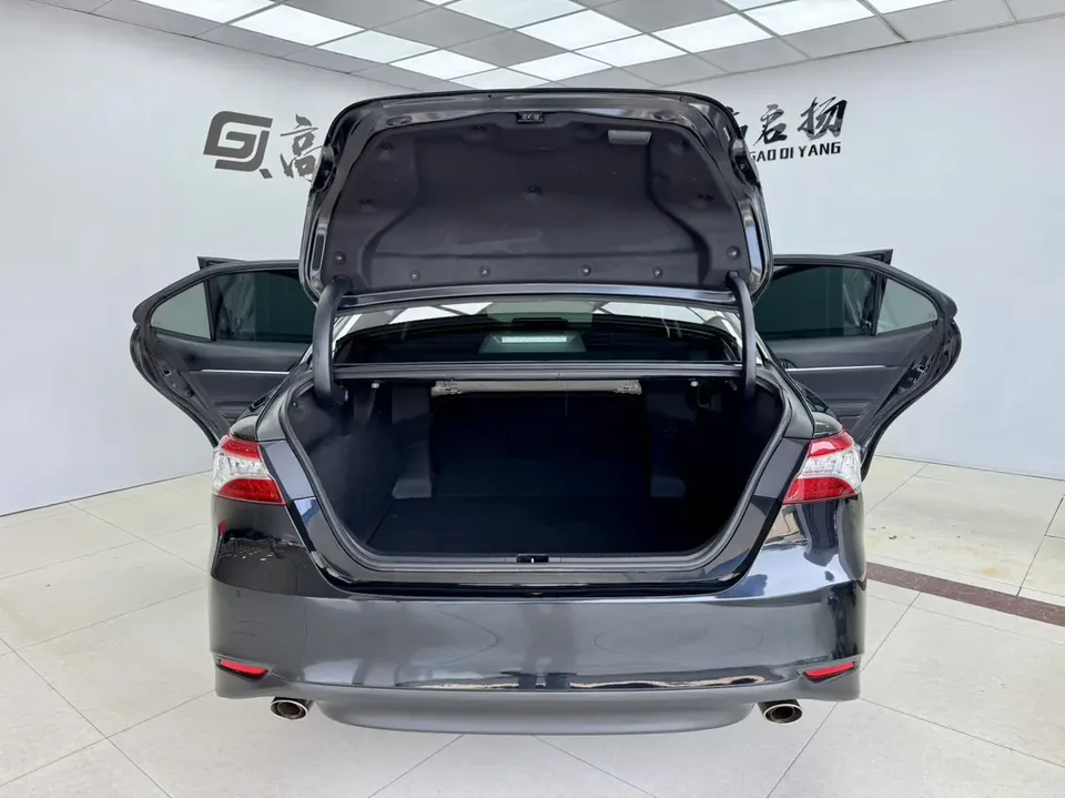 Toyota Camry 2.0G Deluxe Edition 2023 — миниатюра 4