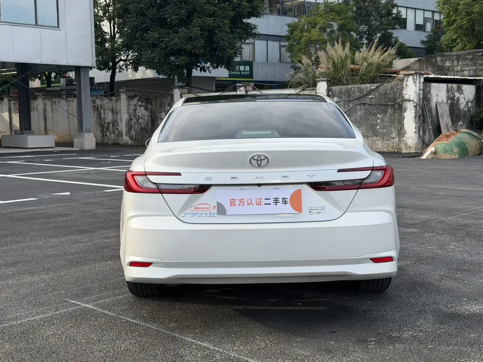 Toyota Camry 2026 Camry Hybrid 2.0HG Premium Edition 2025 — миниатюра 2