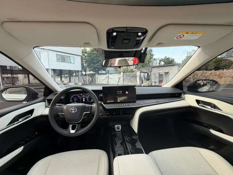 Toyota Camry 2026 Camry Hybrid 2.0HG Premium Edition 2025 — миниатюра 3
