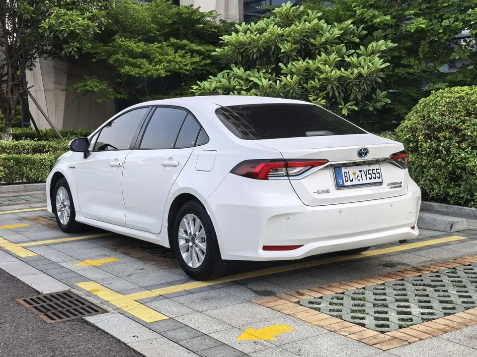 Toyota Corolla Intelligent Electric Hybrid Dual Engine 1.8L E-CVT Pioneer Edition 2023 — миниатюра 4