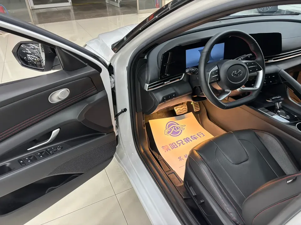 Hyundai Elantra 1.5L CVT 20th SE 20th Anniversary Edition 2022 — миниатюра 3