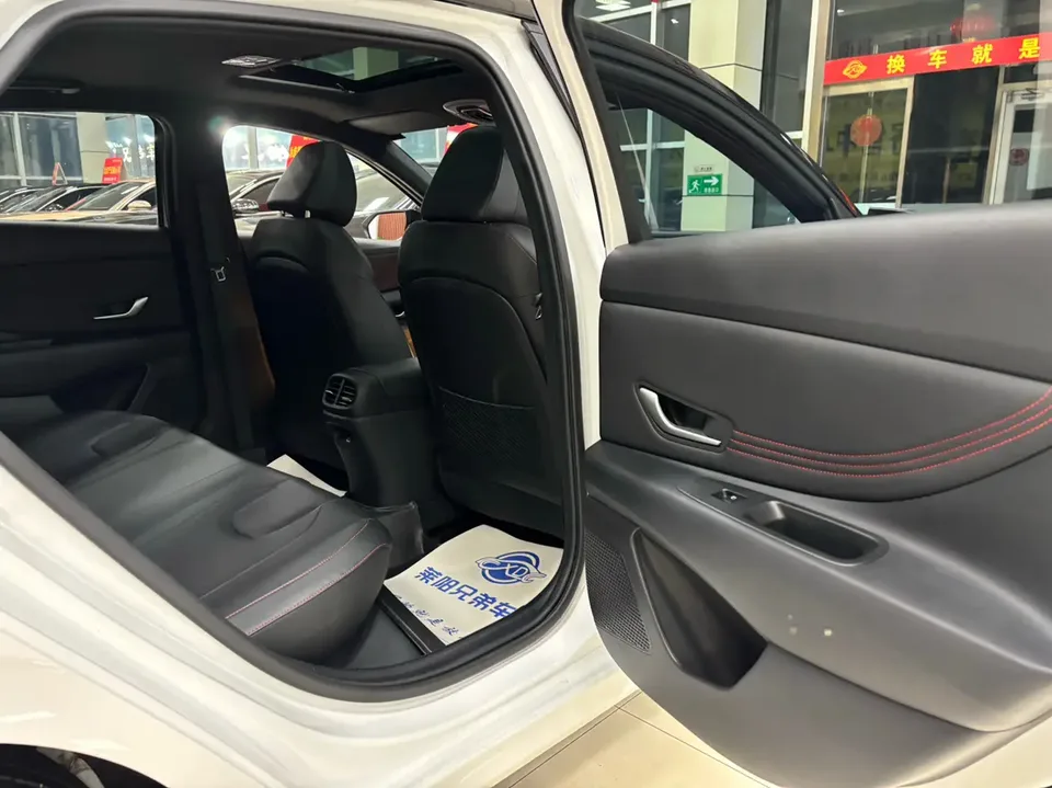 Hyundai Elantra 1.5L CVT 20th SE 20th Anniversary Edition 2022 — миниатюра 5