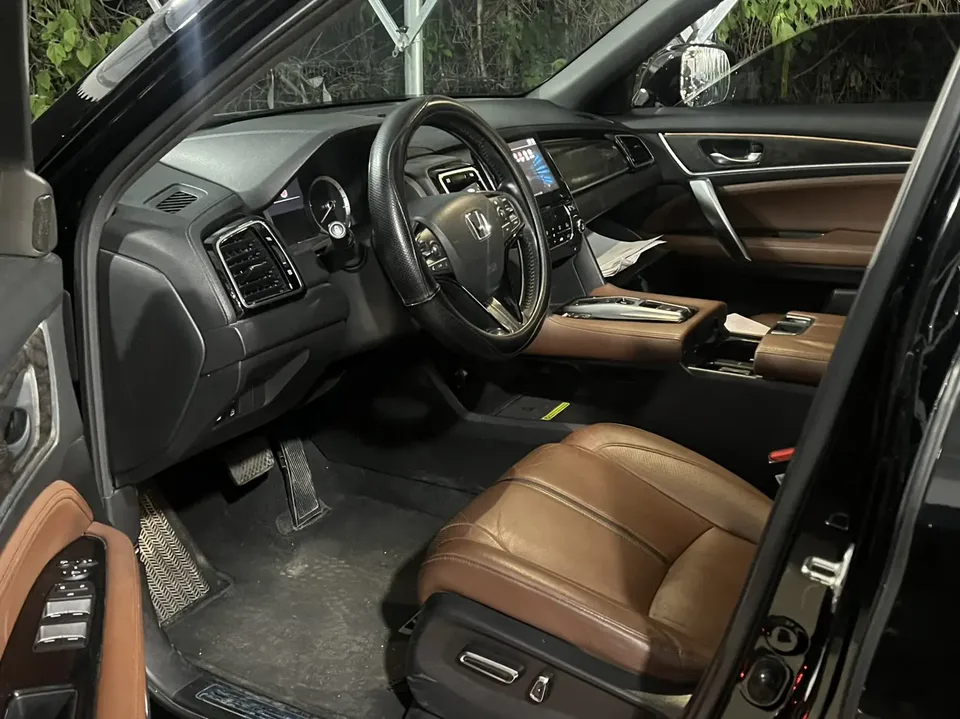 Honda UR-V 370TURBO 4WD Premium Edition 2023 — миниатюра 3