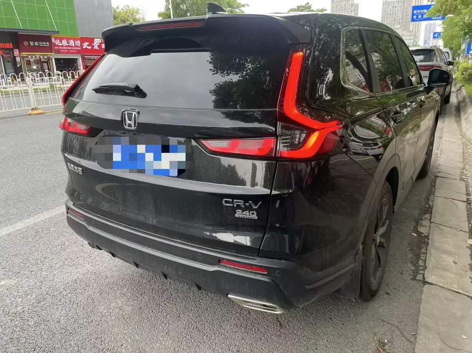 Honda CR-V 2026 Honda CR-V Global 30th Anniversary Edition 240TURBO CVT 2WD Forward 5-Seater Edition 2025 — миниатюра 2