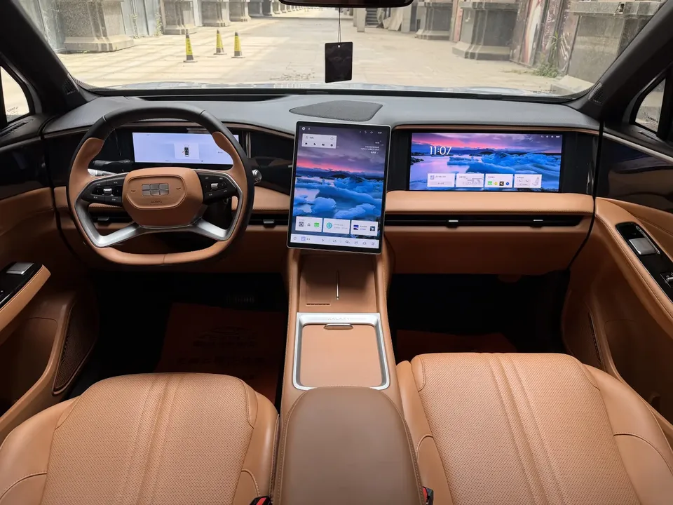 Geely Galaxy L7 1.5L EM-i 115km Exploration+ Edition 2025 — миниатюра 3