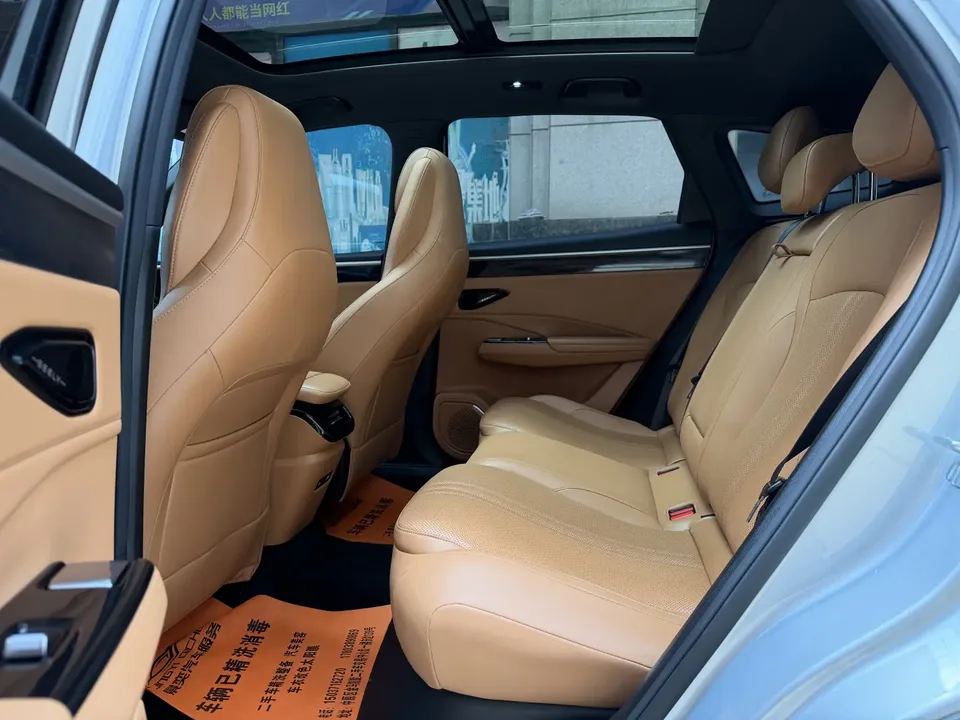 Geely Galaxy L7 1.5L EM-i 115km Exploration+ Edition 2025 — миниатюра 4
