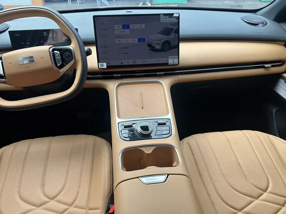 Geely Galaxy Starship 7 EM-i Galaxy Starship 7 EM-i 2025 120KM Exploration+ Edition 2025 — миниатюра 2