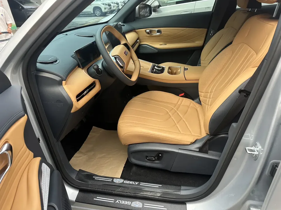 Geely Galaxy Starship 7 EM-i Galaxy Starship 7 EM-i 2025 120KM Exploration+ Edition 2025 — миниатюра 3