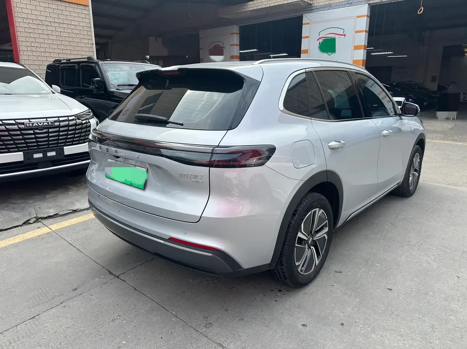 Geely Galaxy Starship 7 EM-i Galaxy Starship 7 EM-i 2025 120KM Exploration+ Edition 2025 — миниатюра 4