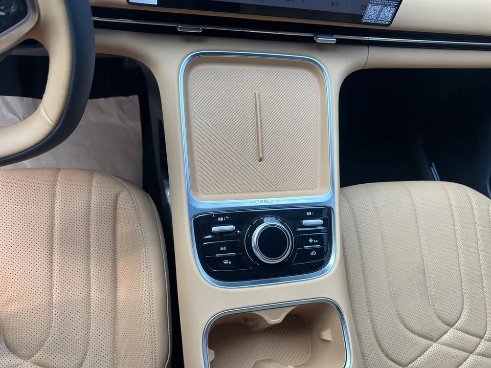 Geely Galaxy Starship 7 EM-i Galaxy Starship 7 EM-i 2025 120KM Exploration+ Edition 2025 — миниатюра 5