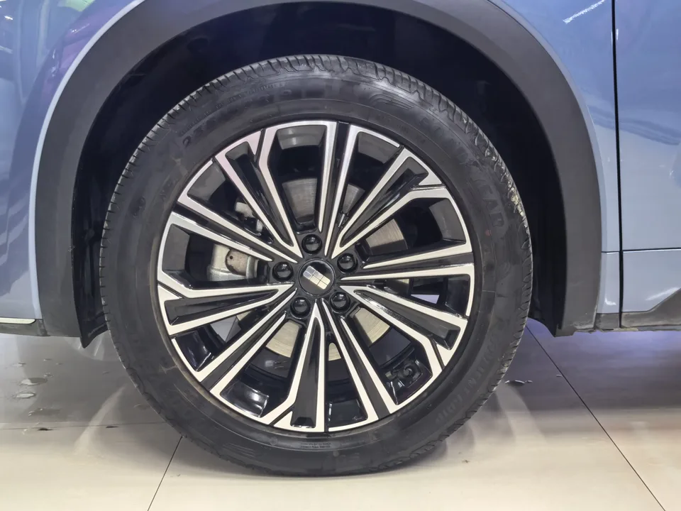 Geely Galaxy Starship 7 EM-i Galaxy Starship 7 EM-i 2025 120KM Pilot Edition 2024 — миниатюра 3