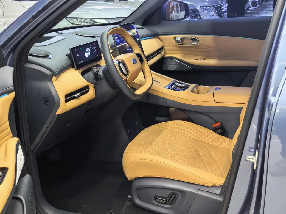 Geely Galaxy Starship 7 EM-i Galaxy Starship 7 EM-i 2025 120KM Pilot Edition 2024 — миниатюра 4