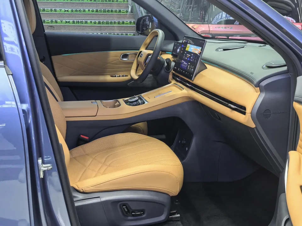 Geely Galaxy Starship 7 EM-i Galaxy Starship 7 EM-i 2025 120KM Pilot Edition 2024 — миниатюра 5