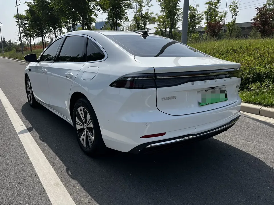 Geely Galaxy A7 EM 70km Launch Edition 2025 — миниатюра 4