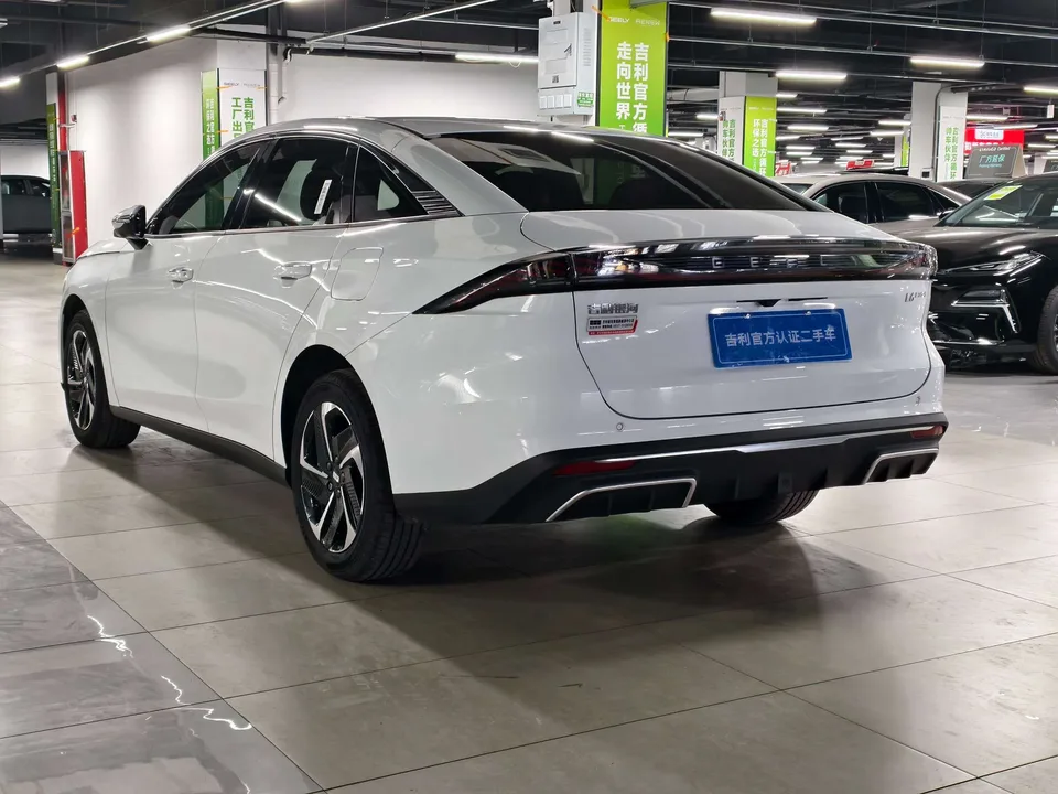 Geely Galaxy L6 Galaxy L6 2025 1.5 EM-i DHT 140KM Exploration+ Edition 2025 — thumbnail 2