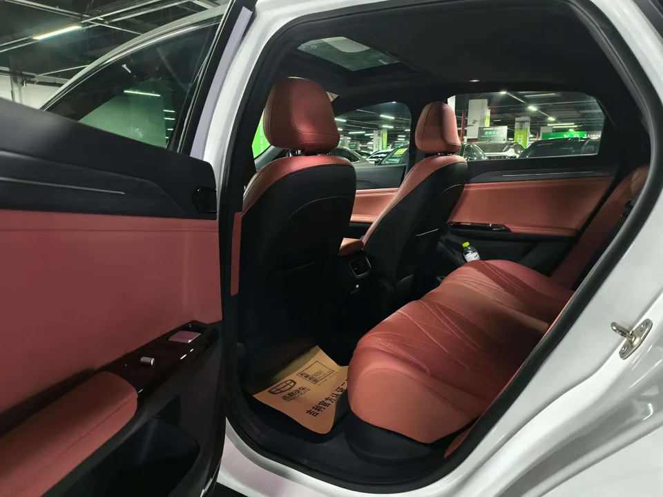 Geely Galaxy L6 Galaxy L6 2025 1.5 EM-i DHT 140KM Exploration+ Edition 2025 — thumbnail 4