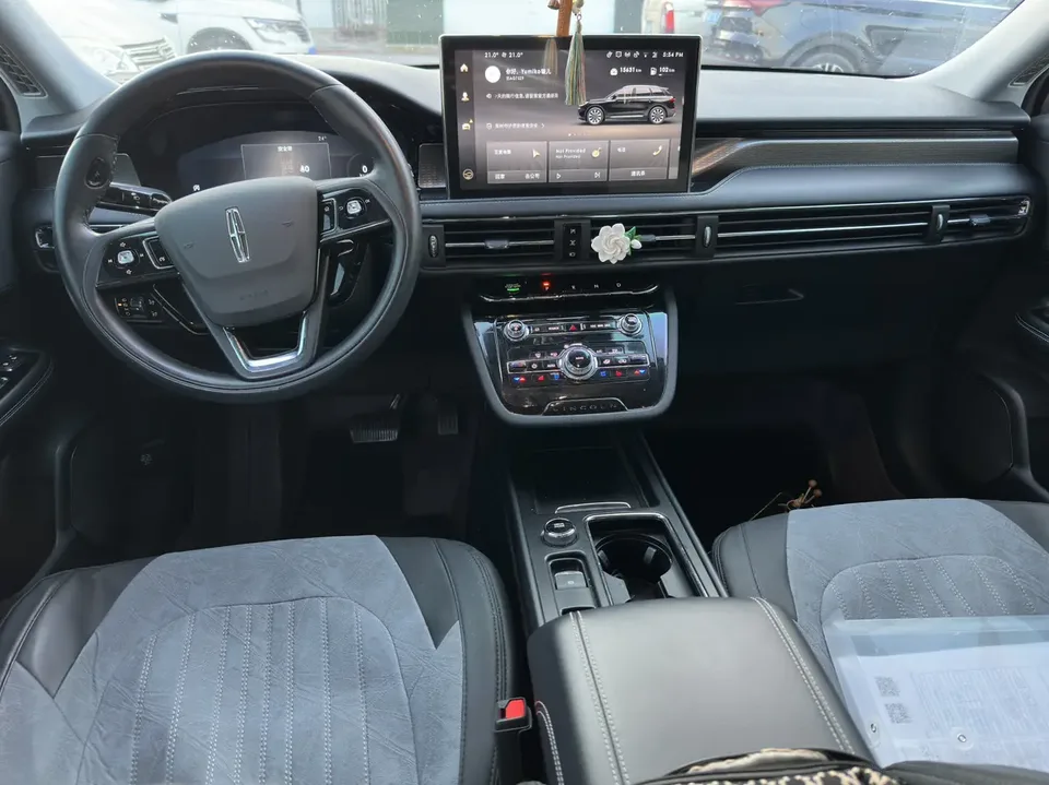 Lincoln Adventurer facelift 2.0T two-wheel drive exclusive version 2023 — миниатюра 2