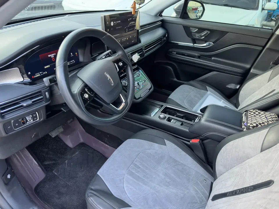 Lincoln Adventurer facelift 2.0T two-wheel drive exclusive version 2023 — миниатюра 5