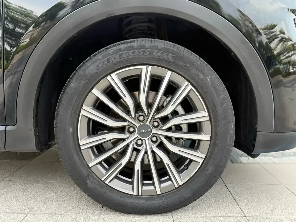 Jetour Jietu X70 PLUS JETOUR X70 PLUS 2023 1.5T DCT Brave PLUS 7-seater 2023 — миниатюра 3