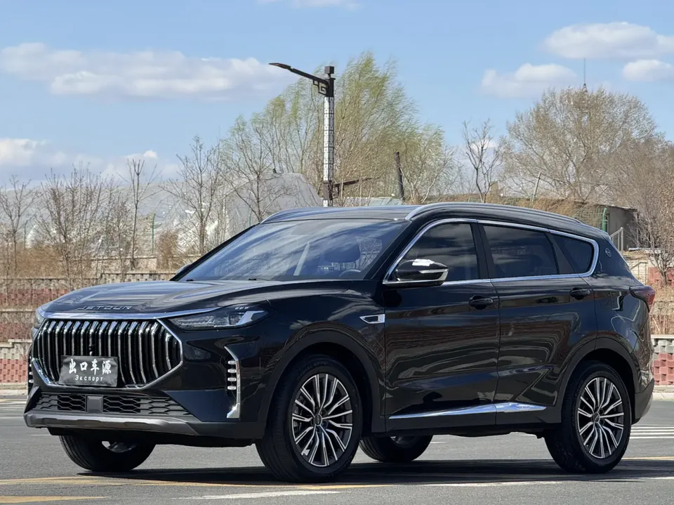 Jetour Jietu X70 PLUS JETOUR X70 PLUS 2023 1.5T DCT Brave PLUS 7-seater 2023 — фото 1, купить с доставкой в Москву