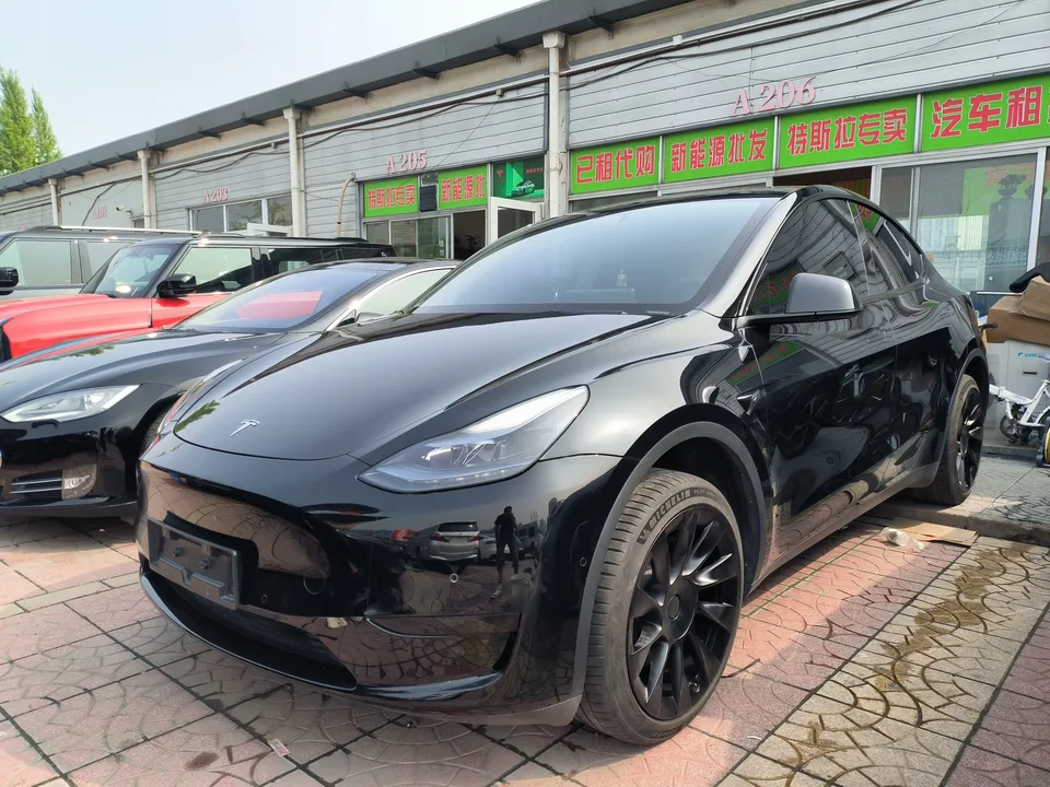 Tesla Model Y 2024