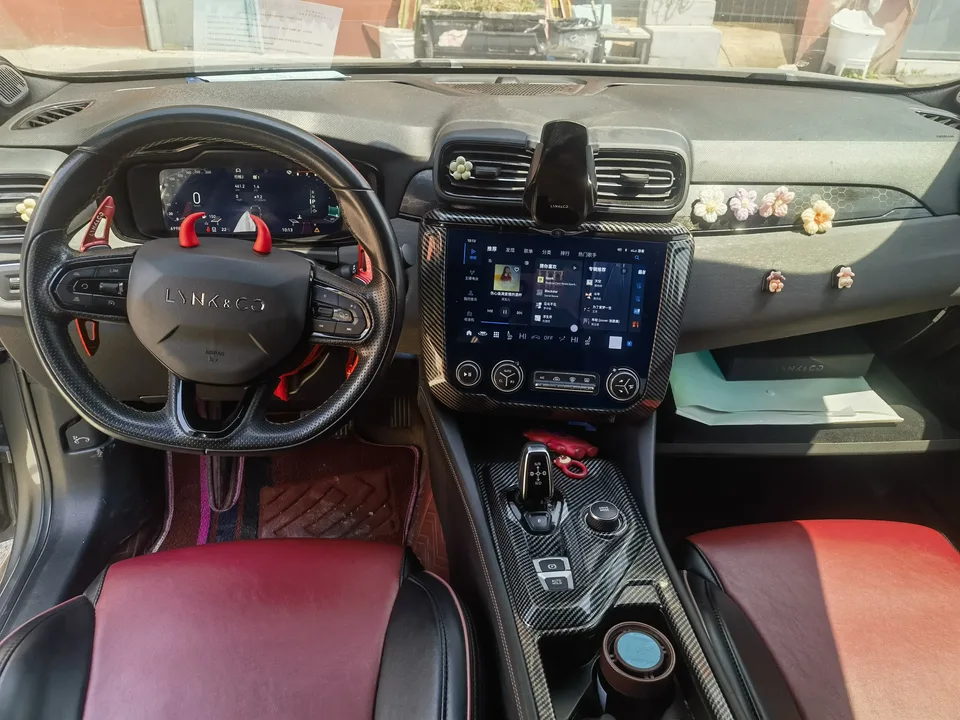 Lynk & Co 03 Lynk & Co 03 2022 1.5TD DCT Pro 2022 — миниатюра 3